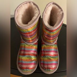 UGG Classic Short Il Mural Rainbow Multi Boots Big Girl Size 2